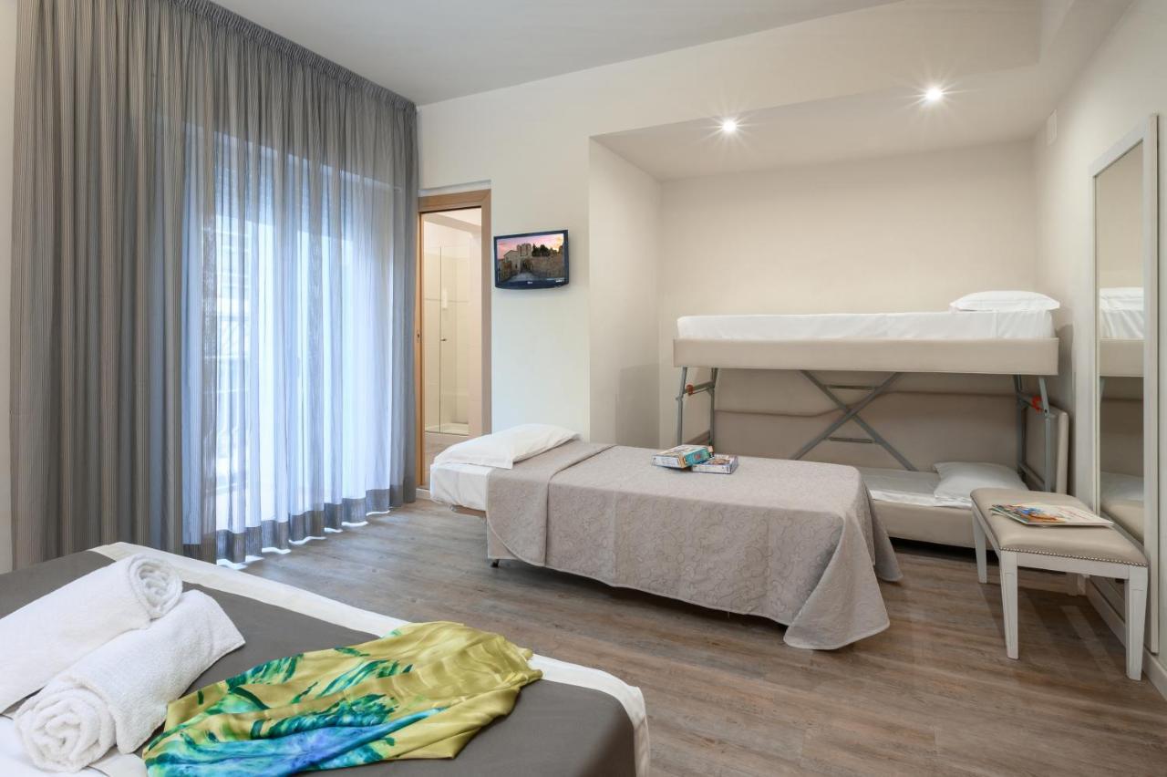 Atlas Hotel Риччоне Экстерьер фото