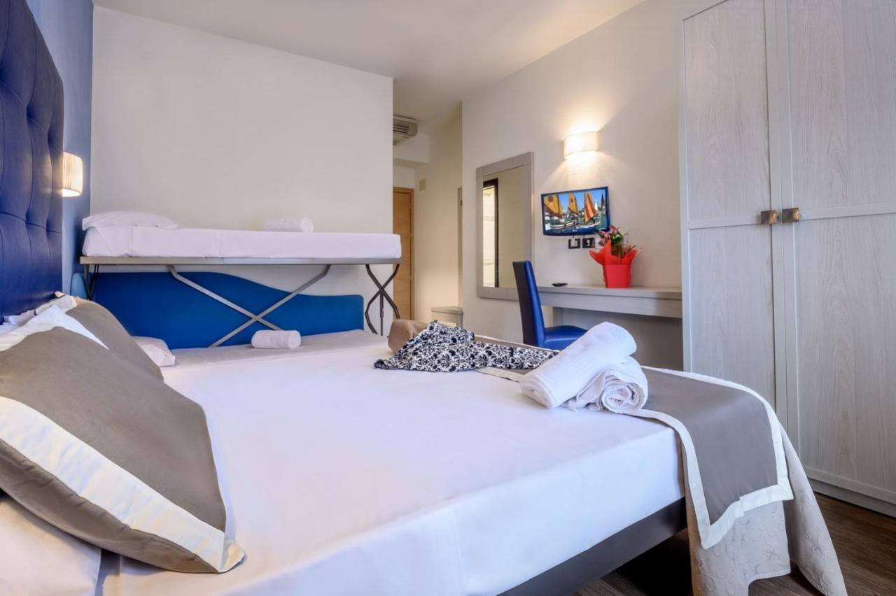 Atlas Hotel Риччоне Экстерьер фото