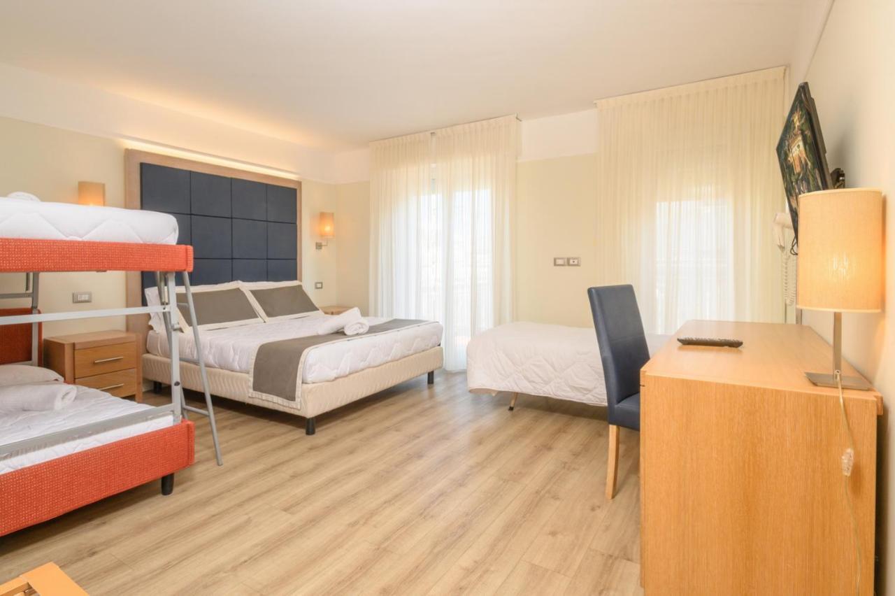 Atlas Hotel Риччоне Экстерьер фото