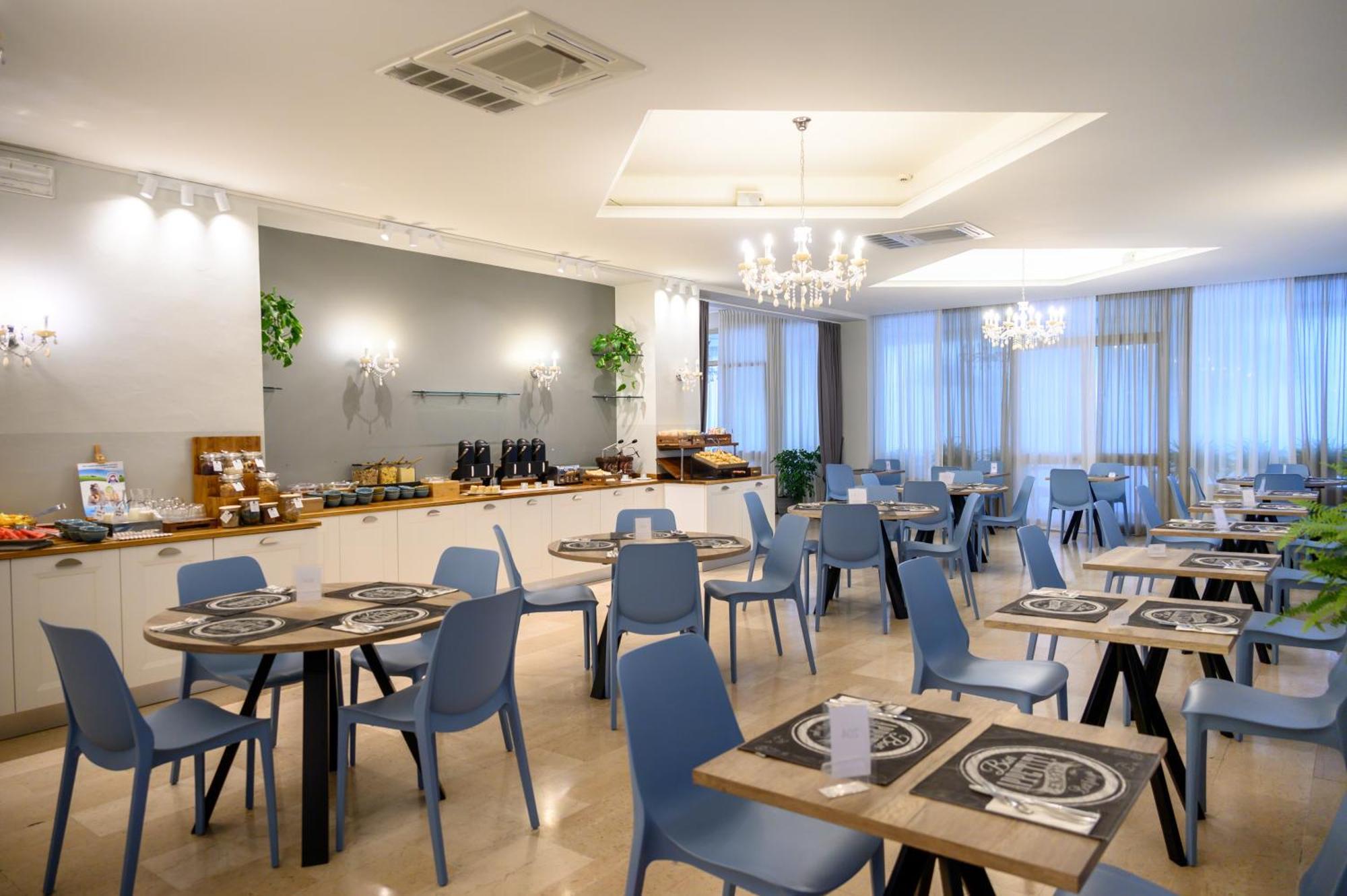 Atlas Hotel Риччоне Экстерьер фото