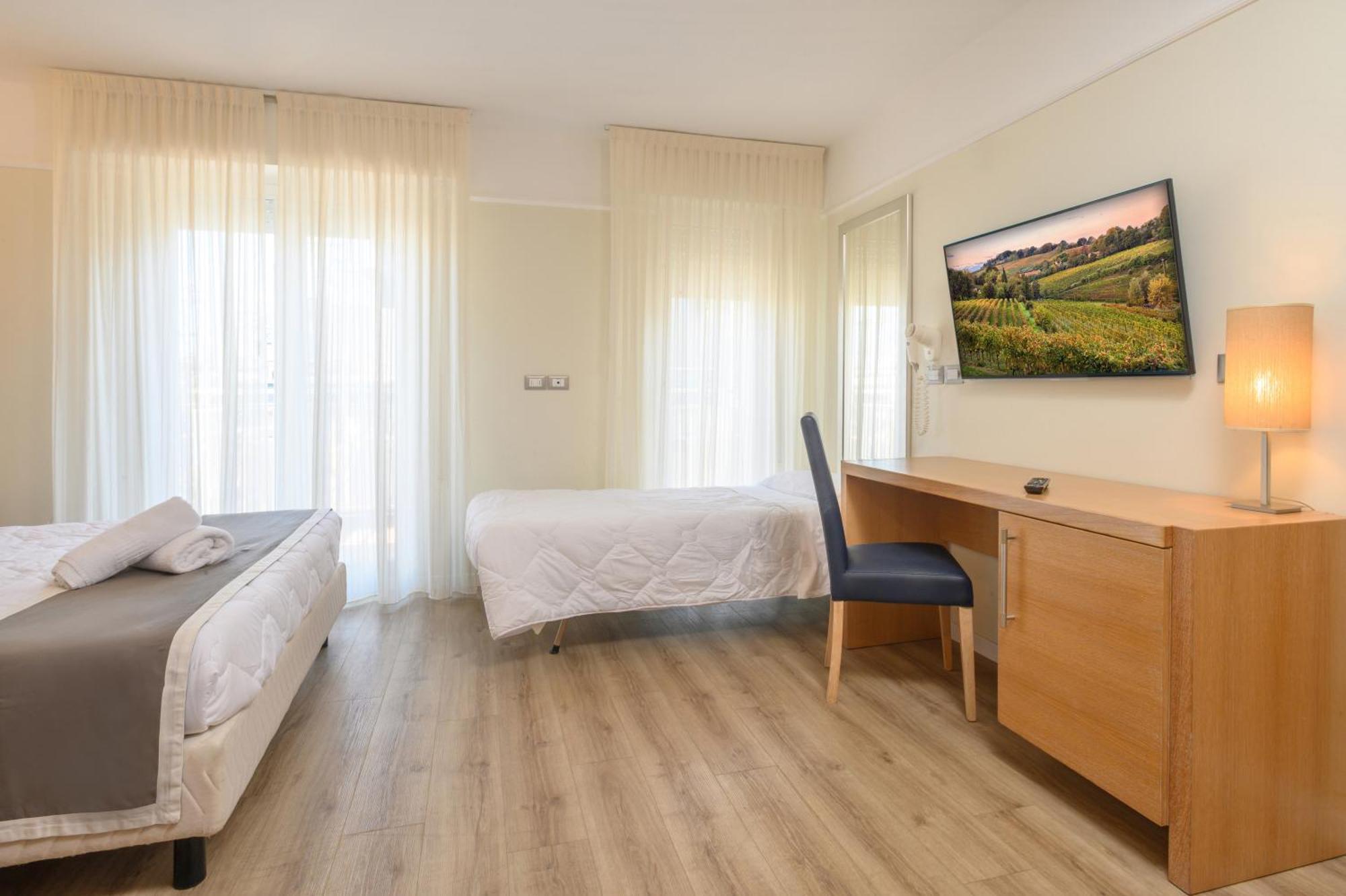 Atlas Hotel Риччоне Экстерьер фото